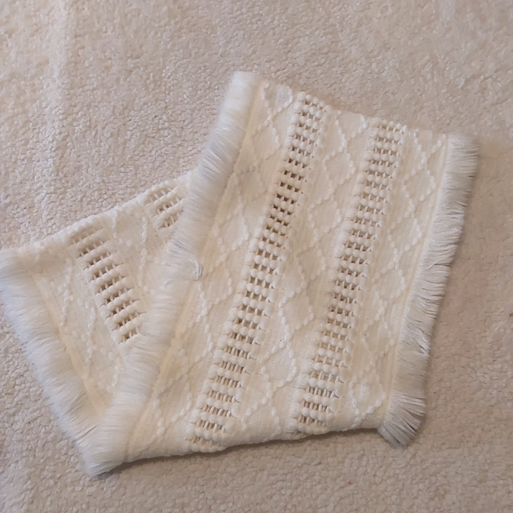 🌺 NEW Modern Heritage White Infinity Scarf